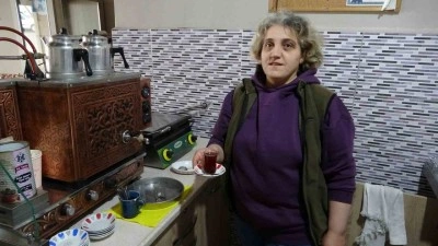 Çay siparişi verenler onu görünce şaşırıyor