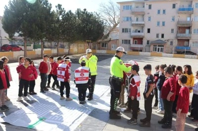 &Ccedil;ayırlı&rsquo;da &ouml;ğrencilere trafik g&uuml;venliği eğitimi