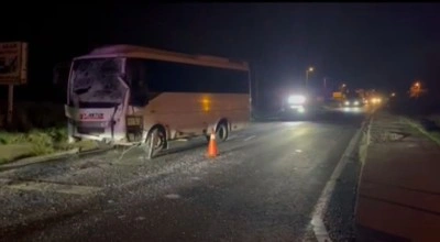 &Ccedil;erkezk&ouml;y&rsquo;de iki servis aracı &ccedil;arpıştı: 8 iş&ccedil;i yaralandı