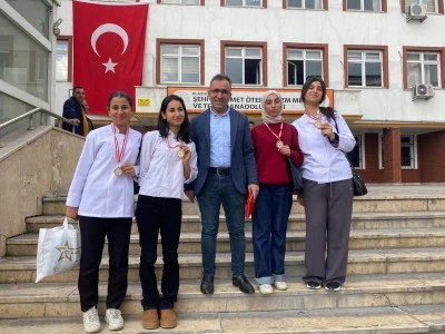 &Ccedil;ermik İl&ccedil;esi &Ouml;ğrencileri, Y&ouml;resel Yemek Yarışmasında Altın Madalya Kazandı
