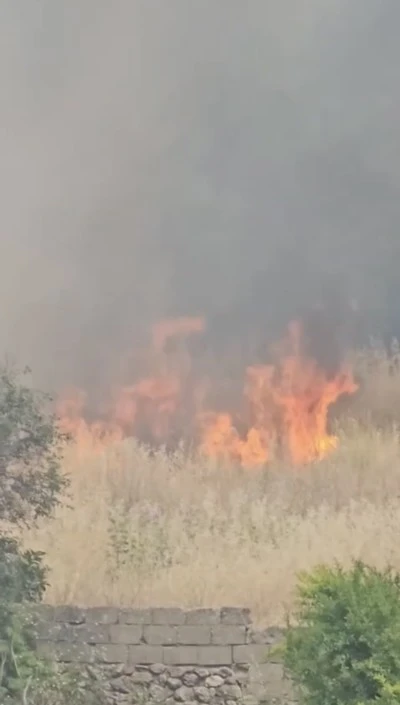 &Ccedil;ermik&rsquo;te Anız Yangını Korkuttu