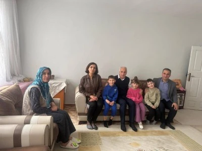 &Ccedil;ermik&rsquo;te Bayramda Vefa: Emekli &Ouml;ğretmenler Unutulmadı