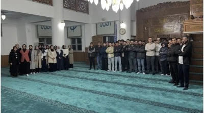 &Ccedil;ermik'te &ouml;ğretmen ve &ouml;ğrenciler namazda buluştu