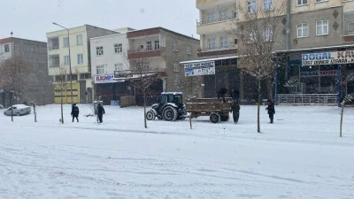 &Ccedil;ermik&rsquo;te Yoğun Kar Ulaşımı Durdurdu