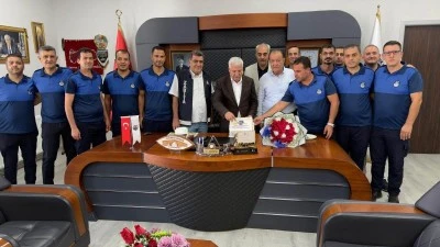 &Ccedil;ermik&rsquo;te zabıta ekiplerine Başkan Karamehmetoğlu&rsquo;ndan anlamlı kutlama