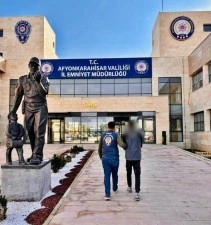 &Ccedil;eşitli su&ccedil;lardan aranan şahıslar polis tarafından yakalandı