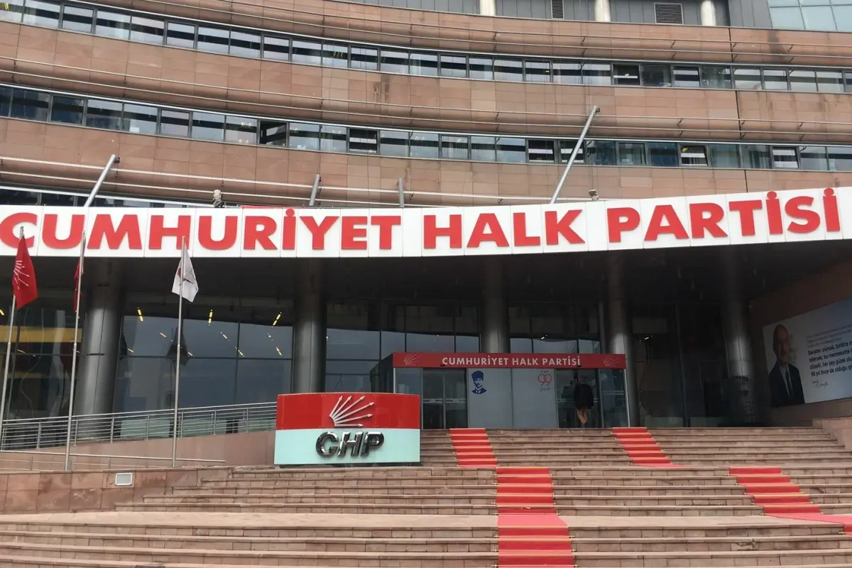 CHP İstanbul İl Başkanlığı’nda mahkeme kararı: Yönetim görevden alındı, geçici heyet atandı