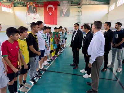 &Ccedil;ınar Kaymakamı G&uuml;ng&ouml;r, yaz spor kurslarını ziyaret etti