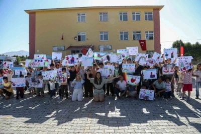 Çocuklar hayallerindeki dünyayı resmime aktardılar