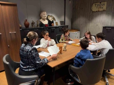 &Ccedil;ocuklar Troya M&uuml;zesi&rsquo;ni ele ge&ccedil;irdi