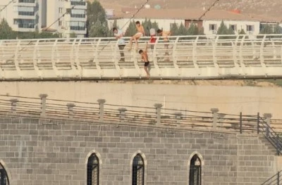 Şırnak'ta çocukların tehlikeli oyunu