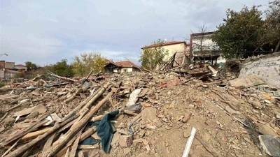 &Ccedil;orum&rsquo;da metruk bina &ccedil;&ouml;kt&uuml;