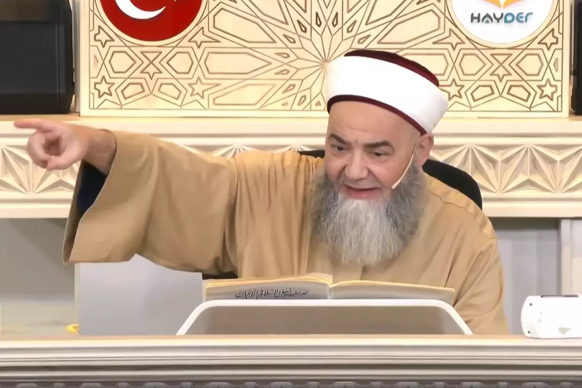 Cübbeli Ahmet Hoca resmen öfke kustu: Şerefsizler, dinleyin!