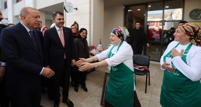 Cumhurbaşkanı Erdoğan, Atatürk Havalimanı Millet Bahçesi’nde esnafı ziyaret etti