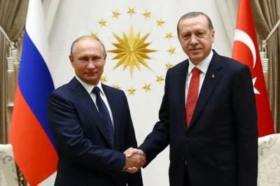 Cumhurbaşkanı Erdoğan, Putin’e müzakerelere ev sahipliği yapmaya hazır olduklarını bildirdi
