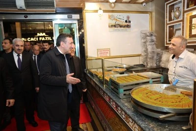 Cumhurbaşkanı Yardımcısı Yılmaz'da Diyarbakır&rsquo;da Tatlı Molası