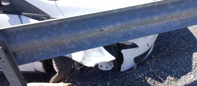 &Ccedil;&uuml;ng&uuml;ş&rsquo;te Otomobil Bariyerlere &Ccedil;arptı