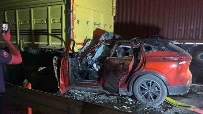 D-650’de cip, kamyona ok gibi saplandı: 1 ölü