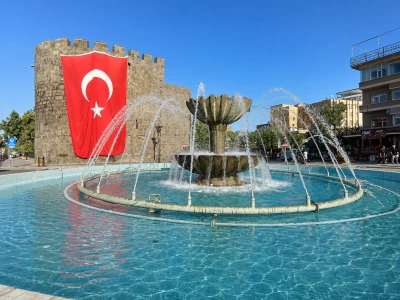 Dağkapı Meydanı'ndaki S&uuml;s Havuzu Suyu Temizlendi