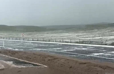 Dağlar beyaza b&uuml;r&uuml;nd&uuml;, yol ulaşıma kapandı