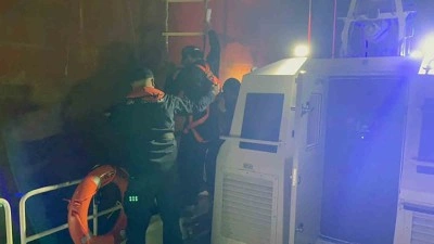 Dalaman a&ccedil;ıklarında ticari gemide yaralanan vatandaşa Sahil G&uuml;venlikten tıbbi tahliye