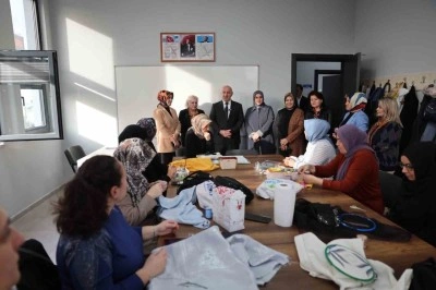 Darıca&rsquo;da anneler ve &ccedil;ocukları aynı &ccedil;atı altında eğitim g&ouml;r&uuml;yor