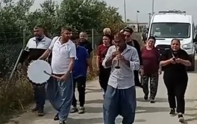 Davullu zurnalı cenaze töreni!