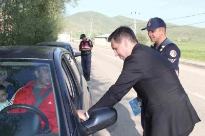 Demirözü’nde sürücülere hız konusunda uyarılarda bulunuldu