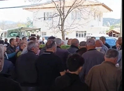 Arkadaşı tarafından &ouml;ld&uuml;r&uuml;len gurbet&ccedil;i son yolculuğuna uğurlandı