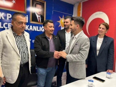 CHP&rsquo;li Başkan istifa edip Ak Parti&rsquo;ye ge&ccedil;ti