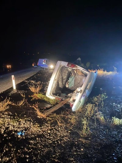 Denizli'de İki Otomobil Kafa Kafaya Çarpıştı, 1 Ölü 4 Yaralı