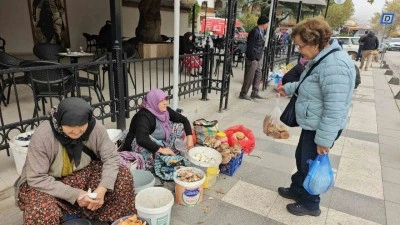 Deprem bölgesi Sındırgı’da hayat devam ediyor