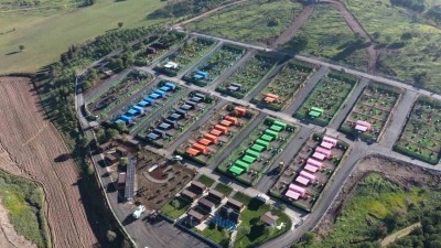 Deprem b&ouml;lgesinde eskidi, Balıkesir&rsquo;de can dostlara ev oldu