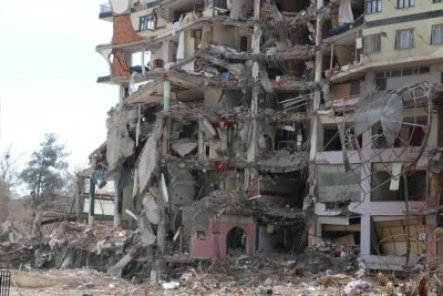 Deprem B&ouml;lgesinde Yıkım Ger&ccedil;eği: &ldquo;Kolonları Kırıyoruz, Demir &Ccedil;ıkmıyor&rdquo;