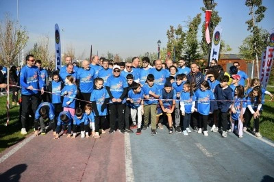 Depremde hayatını kaybeden ailelerin &ccedil;ocuklarına destek koşsu