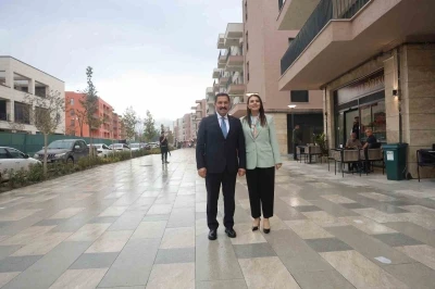 Depremde yerle bir olan Antakya&rsquo;nın kalbi Atat&uuml;rk Caddesi&rsquo;nde hayat yeniden başladı