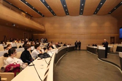 Depremin yaralarını müzik ve dayanışma ile sarıyorlar