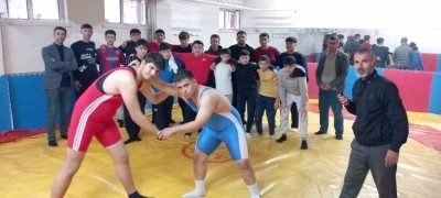 Develi&rsquo;de liselerarası g&uuml;reş m&uuml;sabakaları yapıldı