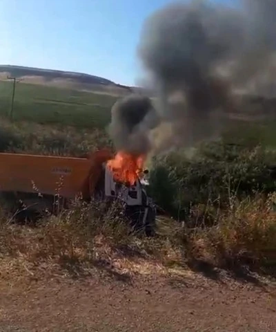 Devrilen Kamyon Alev Aldı, Sürücü Hayatını Kaybetti