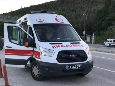 Devrilen motosiklet sürücüsü yaralandı