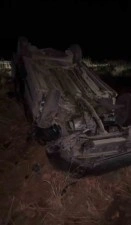 Devrilen otomobildeki kadın &ouml;ld&uuml;, eşi ve oğlu yaralandı