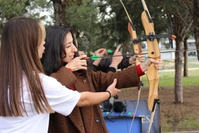 Dicle Besyo'da Sıra Dışı Bir Kadınlar G&uuml;n&uuml; Kutlaması