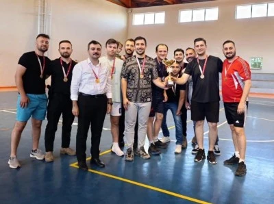Dicle&rsquo;de Voleybolun Şampiyonu Kaymakamlık Takımı Oldu