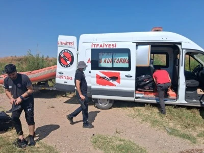 Dicle Nehri'nde 3 g&uuml;n mahsur kalan 52 ke&ccedil;i kurtarıldı