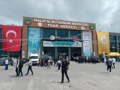 Dicle &Uuml;niversitesi Kariyer Fuarında G&ouml;z Doldurdu
