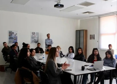 Dicle &Uuml;niversitesi&rsquo;nde &ldquo;Diplomasi ve Ajans Muhabirliği&rdquo; Etkinliği D&uuml;zenlendi