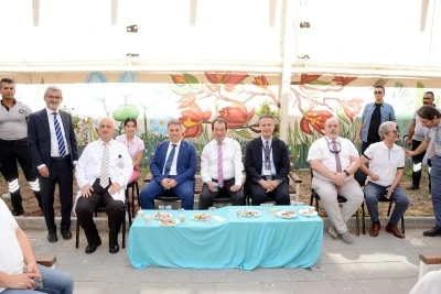 Dicle &Uuml;niversitesi&rsquo;nde gen&ccedil; hekim adaylarına sıcak karşılama