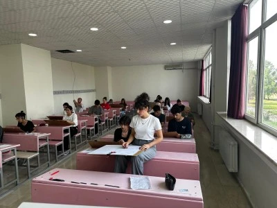 Dicle &Uuml;niversitesi&rsquo;nde Resim-İş &Ouml;ğretmenliği İ&ccedil;in Yetenek Sınavı Heyecanı