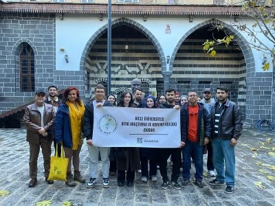 Dicle Üniversitesi Öğrencileri &quot;Eski Diyarbakır’a Yolculuk&quot; Etkinliğiyle Tarihi Keşfetti
