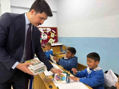 Kaymakam Kahraman&rsquo;dan Derin&ouml;z k&ouml;y&uuml; okuluna ziyaret